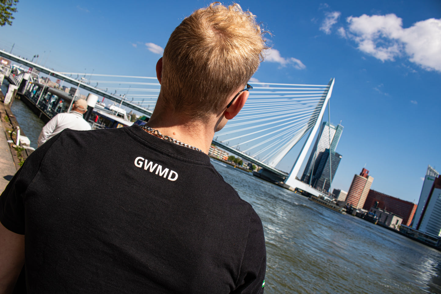 ESSENTIAL GRIT TEE